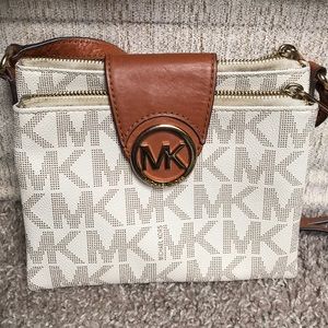 Michael kors crossbody purse